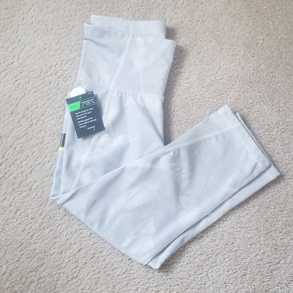 🔥Sale🔥XERSION high rise Capris - Picture 2 of 6